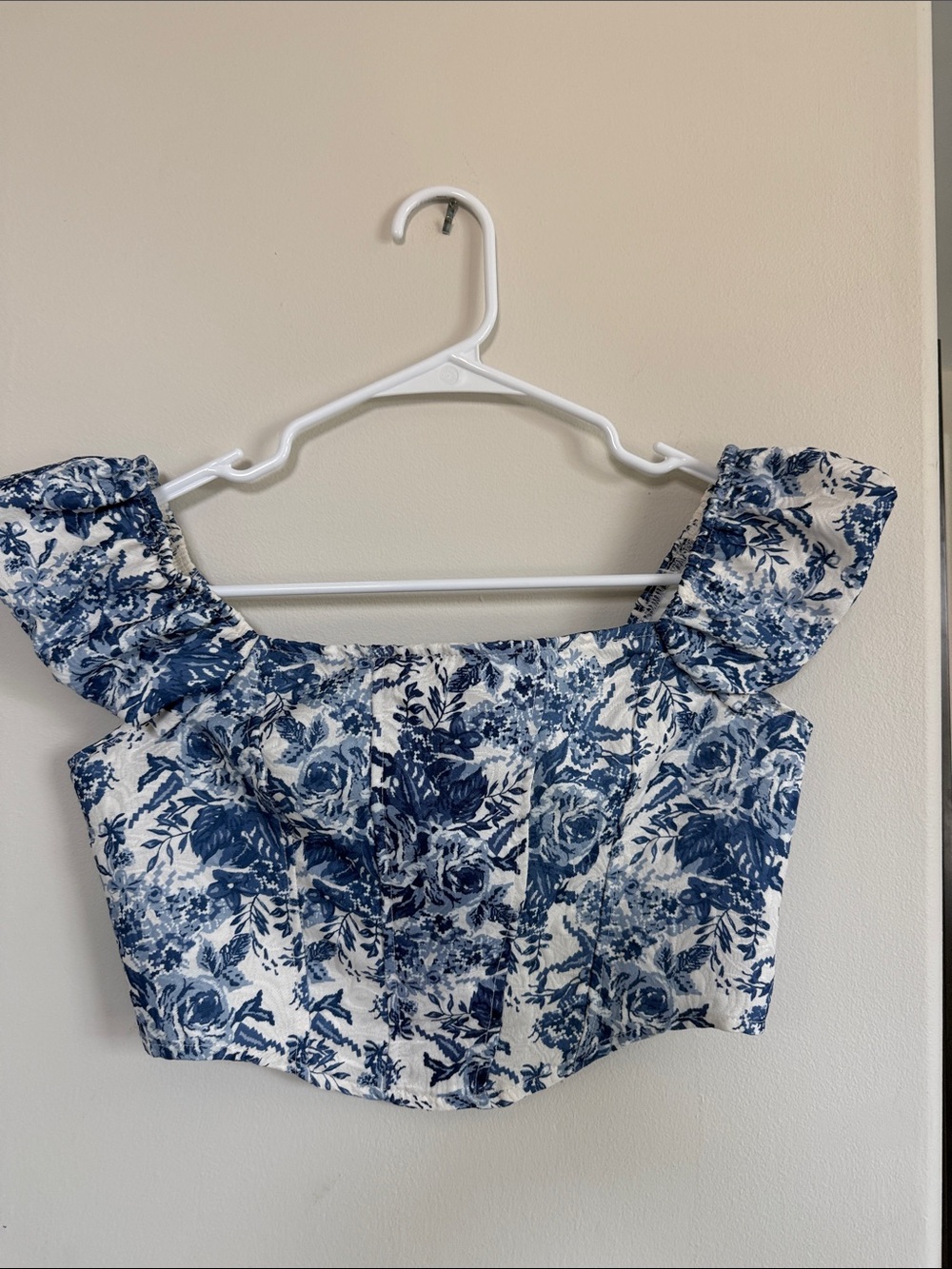 SHEIN Blue and White Floral Puff-Sleeve Crop Top
